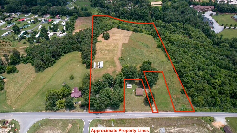 412 McMurray Rd, Flat Rock, NC à vendre - Photo du bâtiment - Image 1 de 13