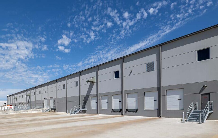 W Apple Blossom Ave, Lowell, AR à louer - Photo du bâtiment - Image 2 de 4