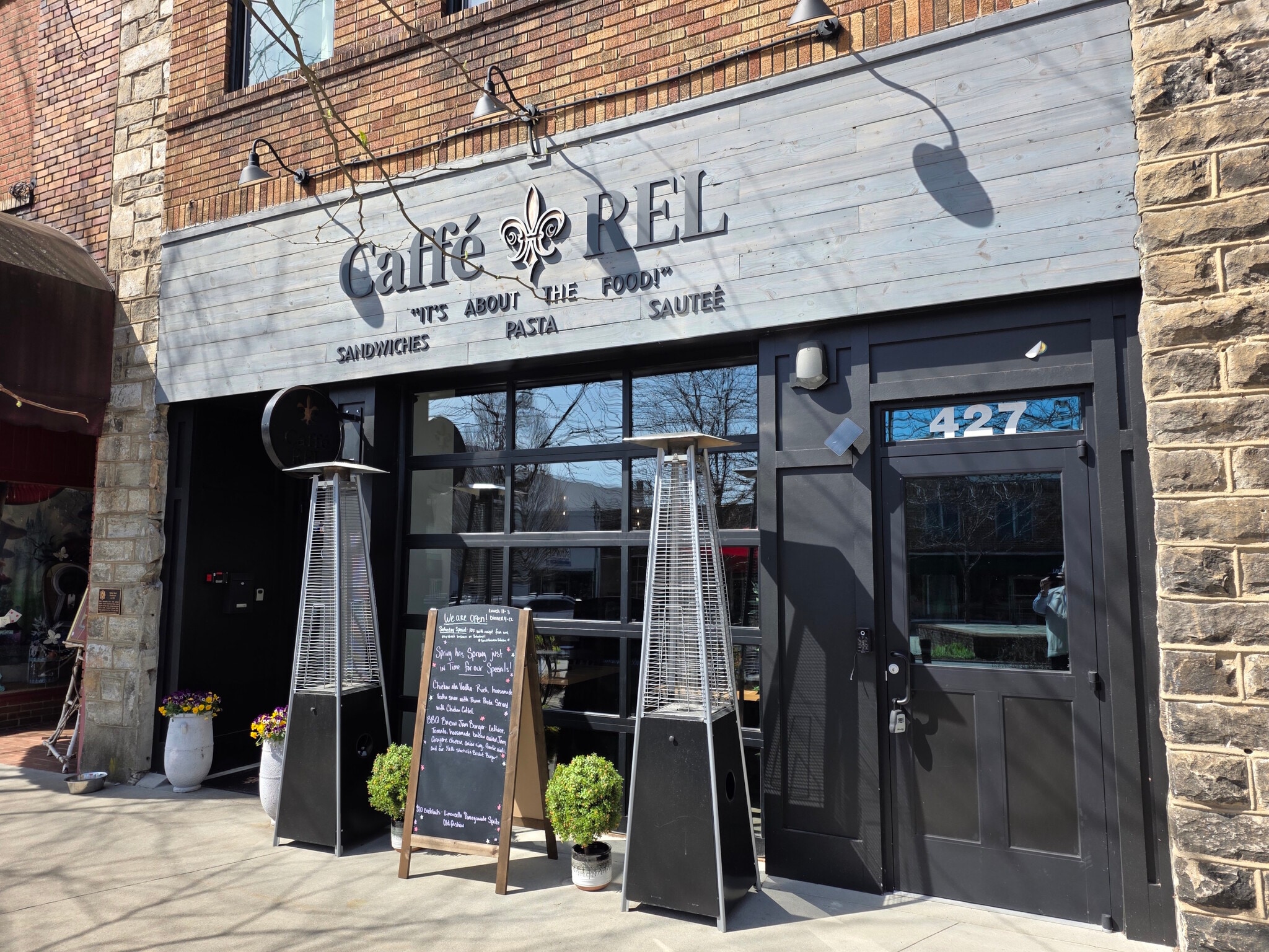 425 N Main St, Hendersonville, NC for sale Primary Photo- Image 1 of 3