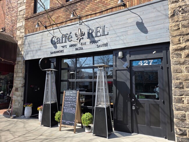 Plus de détails pour 425 N Main St, Hendersonville, NC - Commerce de détail à vendre