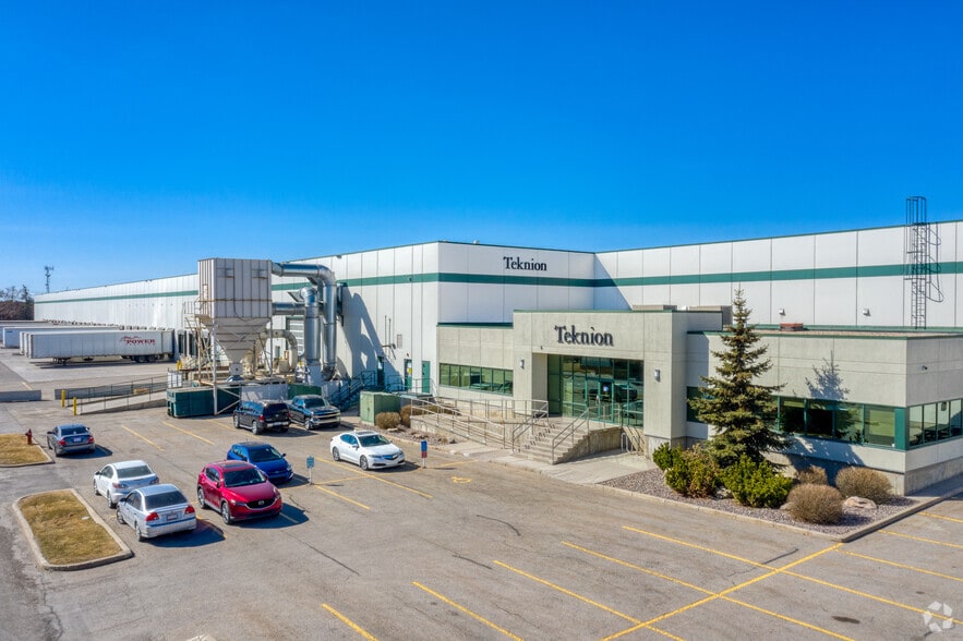 6403 48 St SE, Calgary, AB for lease - Primary Photo - Image 1 of 3