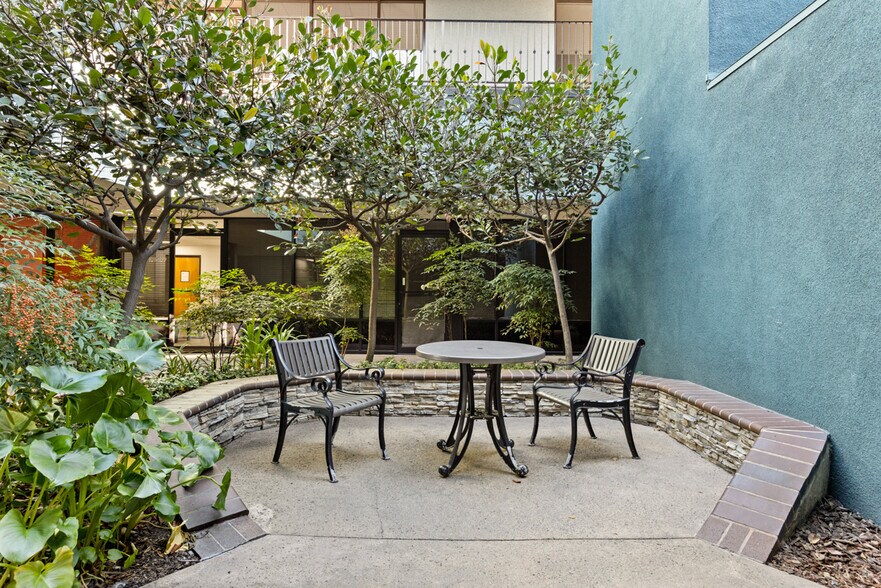 23591 El Toro Rd, Lake Forest, CA à louer - Photo du bâtiment - Image 3 de 36