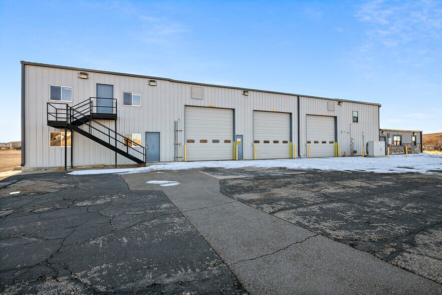 71 Allegiance Cir, Evanston, WY à vendre - Photo du bâtiment - Image 3 de 29