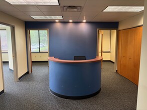 1009 Beaver Grade Rd, Coraopolis, PA for lease Interior Photo- Image 2 of 9