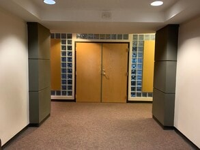 675 Old Ballas Rd, Creve Coeur, MO à louer Photo du bâtiment- Image 1 de 18