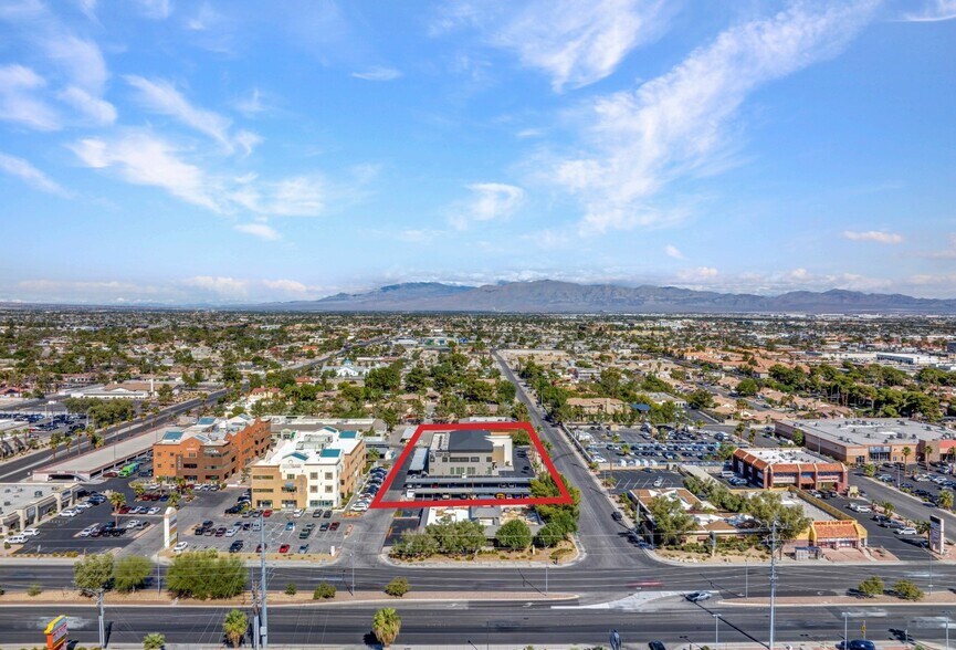 5420 W Sahara Ave, Las Vegas, NV à louer - Photo du bâtiment - Image 3 de 15