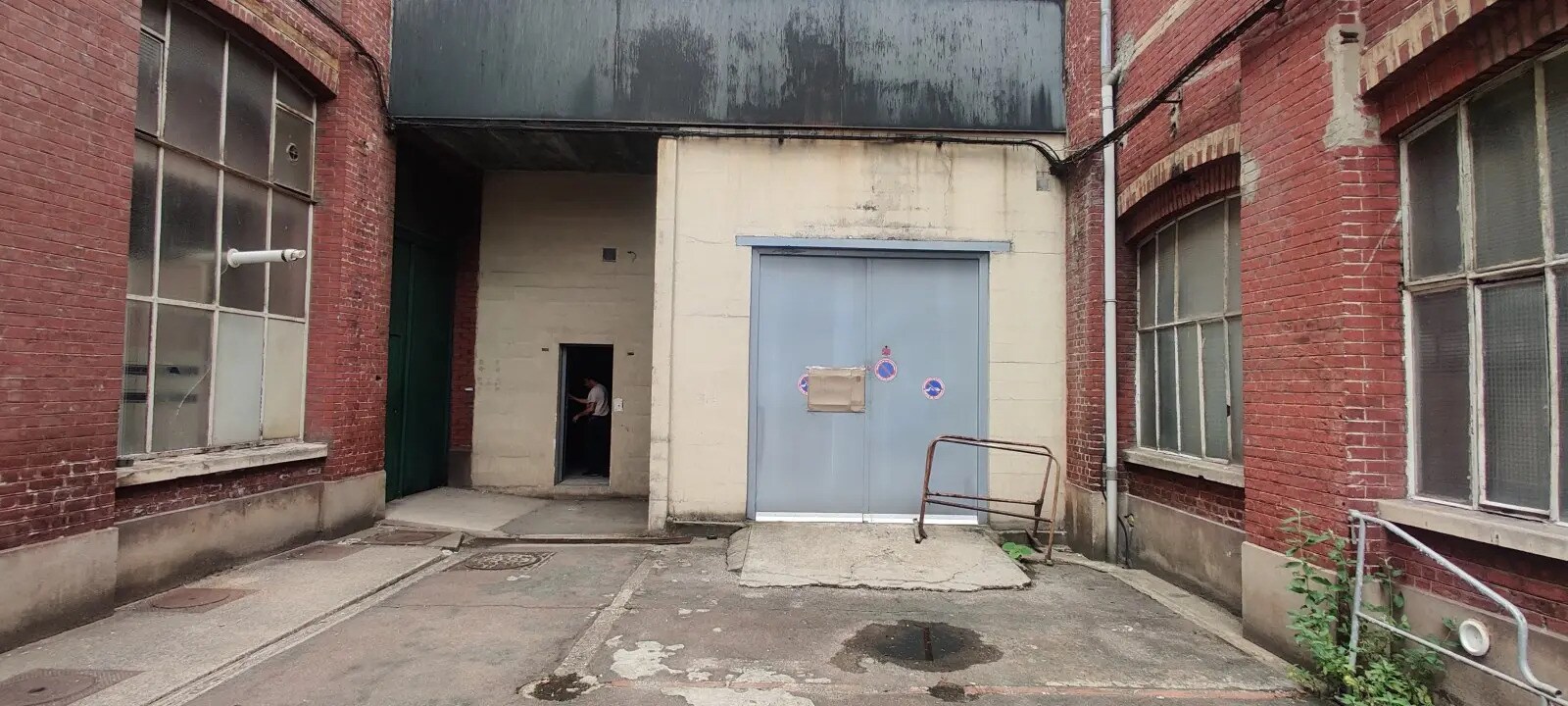 Flex dans La Courneuve à louer Photo du bâtiment- Image 1 de 5