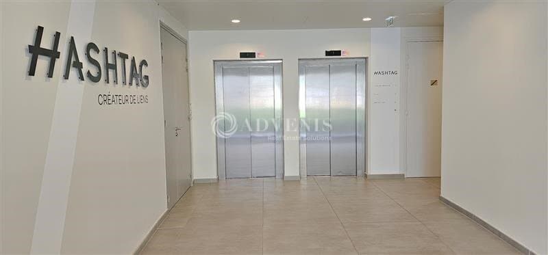 Office in Lille for lease - Lobby - Image 2 of 8