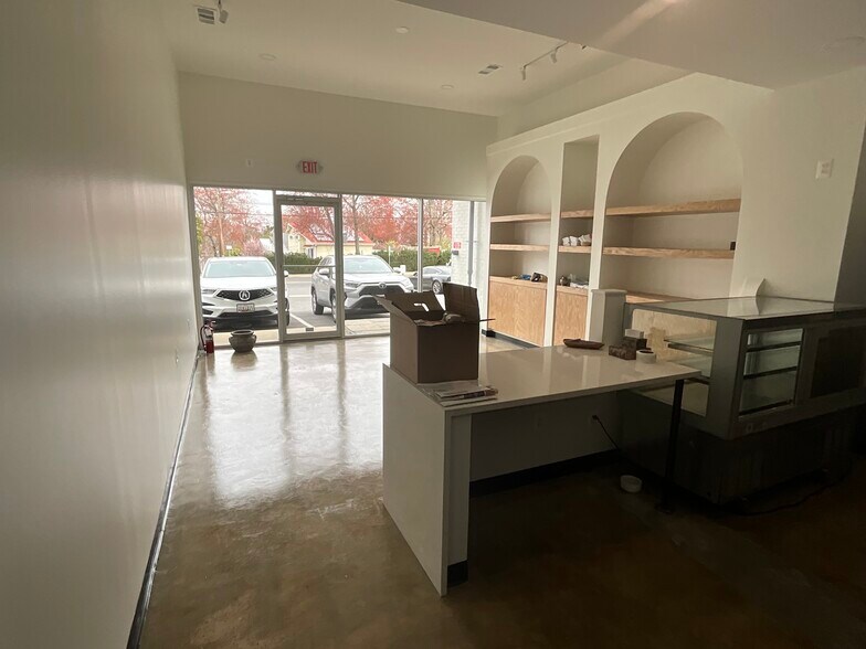 5951-5953 Halpine Rd, Rockville, MD à louer - Photo intérieure - Image 3 de 13