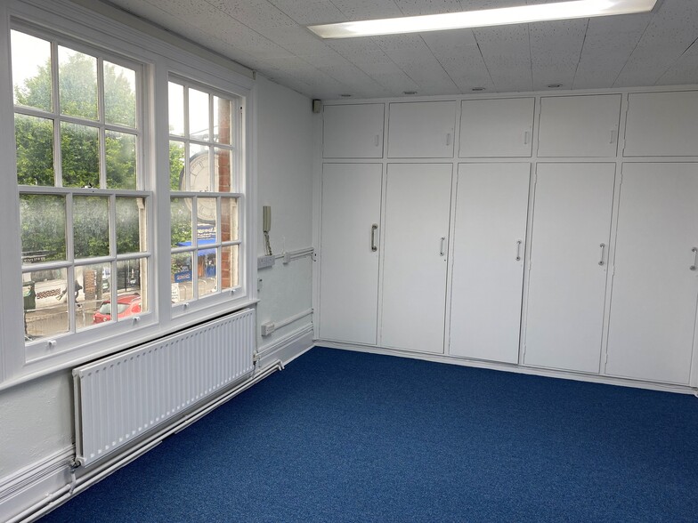 50 The St, Ashtead for lease - Interior Photo - Image 3 of 6