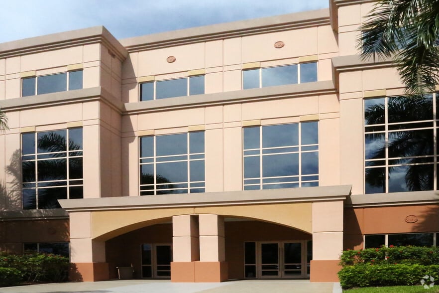 1560 Sawgrass Corporate Pkwy, Sunrise, FL for lease - Building Photo - Image 3 of 18
