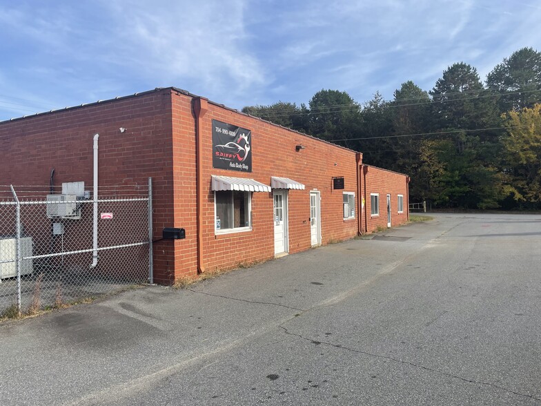 1113-1131 N. Main Street and 112 Linwood portfolio of 2 properties for sale on LoopNet.ca - Building Photo - Image 2 of 4