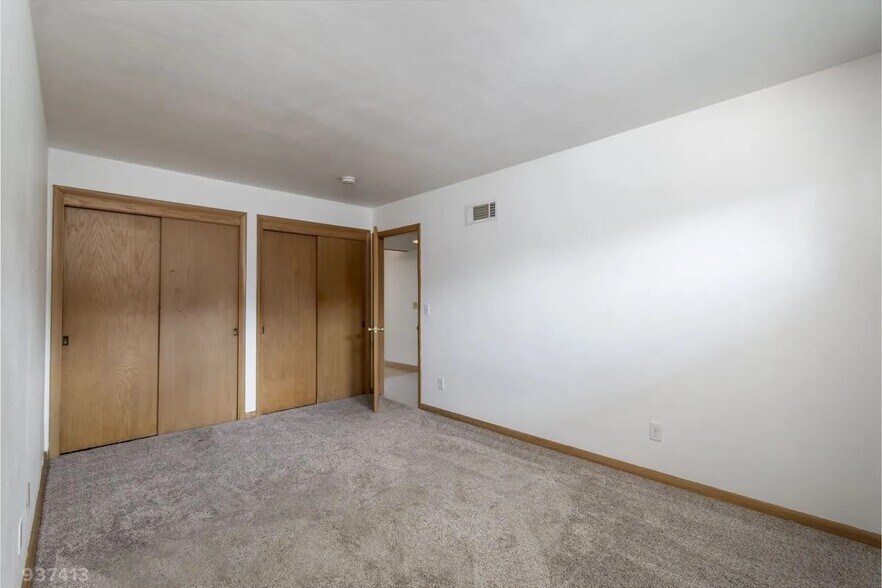 417 Berwyn Dr, Madison, WI à vendre - Photo du bâtiment - Image 2 de 14