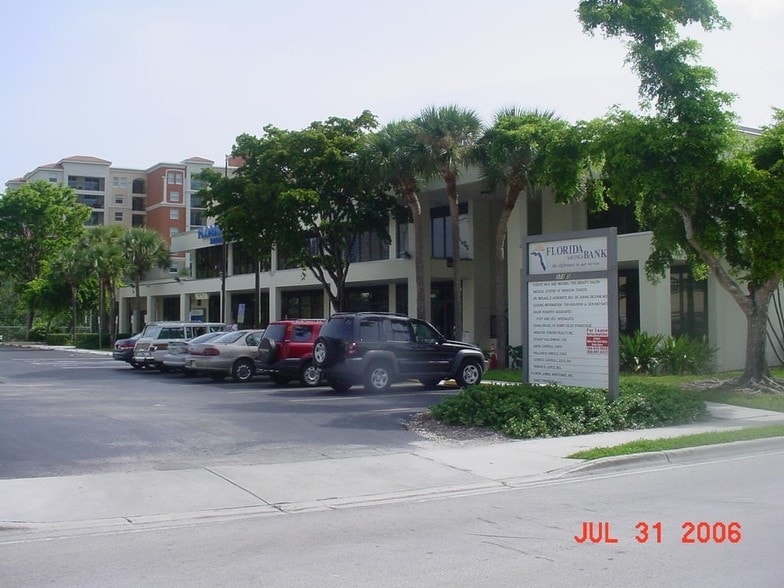 17395 N Bay Rd, Sunny Isles Beach, FL for lease - Building Photo - Image 2 of 8
