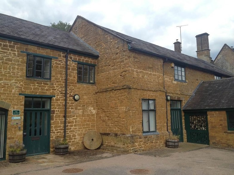 Home Farm Dr, Upton à louer - Photo du bâtiment - Image 1 de 4