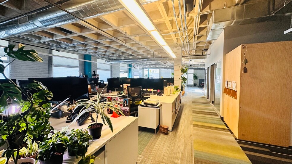 1934 E Camelback Rd, Phoenix, AZ for sale - Building Photo - Image 3 of 7