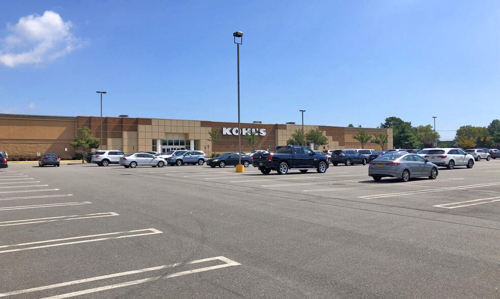 403-421 Commack Rd, Deer Park, NY for lease - Building Photo - Image 2 of 8