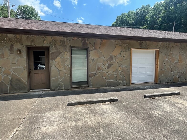 109 Elliott Industrial Dr, Woodstock, GA for lease - Building Photo - Image 2 of 10