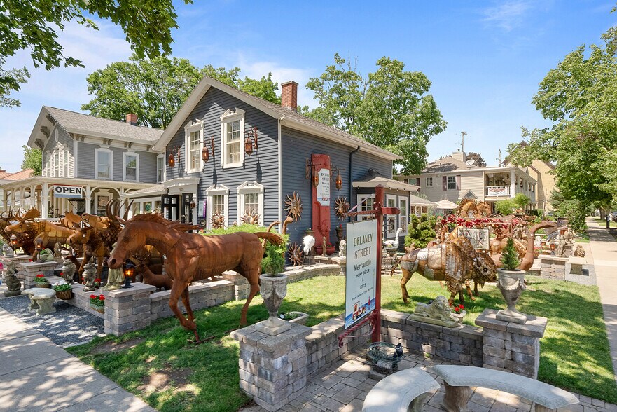 905 W Main St, Lake Geneva, WI à vendre - Photo du bâtiment - Image 1 de 1