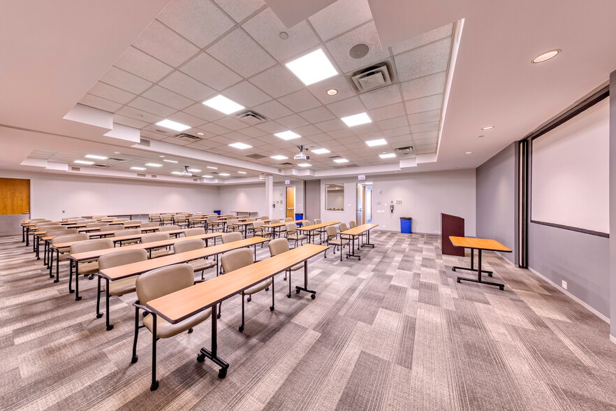 1 Westbrook Corporate Ctr, Westchester, IL for lease - Interior Photo - Image 3 of 5