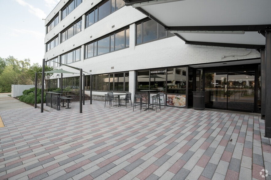 3299 Woodburn Rd, Annandale, VA à louer - Photo principale - Image 1 de 10