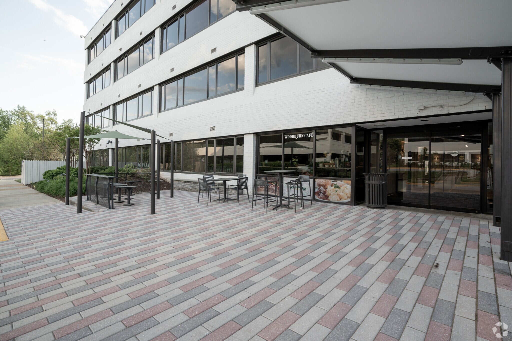 3299 Woodburn Rd, Annandale, VA à louer Photo principale- Image 1 de 11