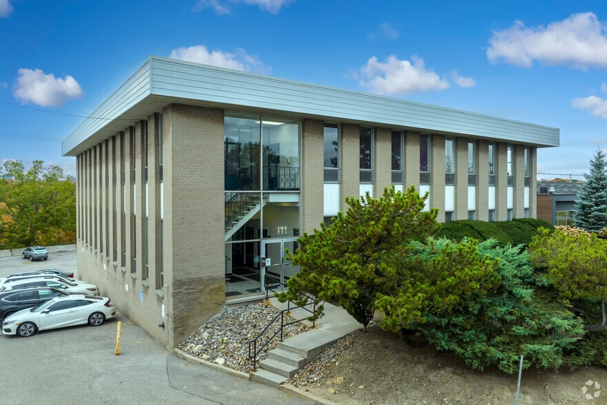 111 Railside Rd, Toronto, ON à vendre - Photo principale - Image 1 de 5