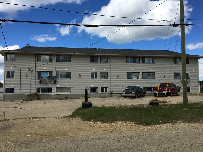4943 Chalmers Av, Swan Hills, AB à vendre - Photo du bâtiment - Image 2 de 7