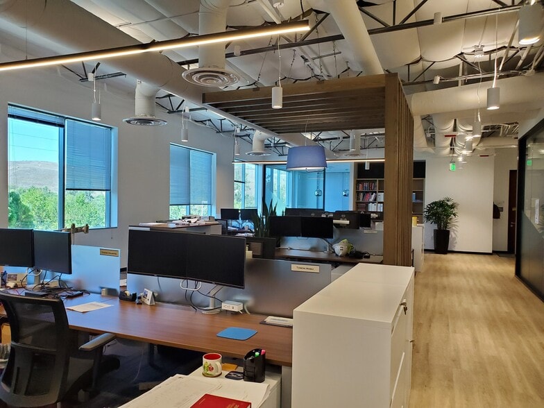 320 Goddard Way, Irvine, CA for sale - Interior Photo - Image 3 of 12