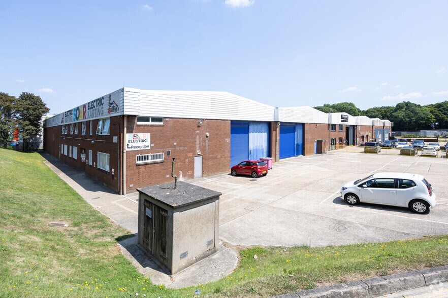 Courteney Rd, Gillingham à louer - Photo du bâtiment - Image 2 de 7