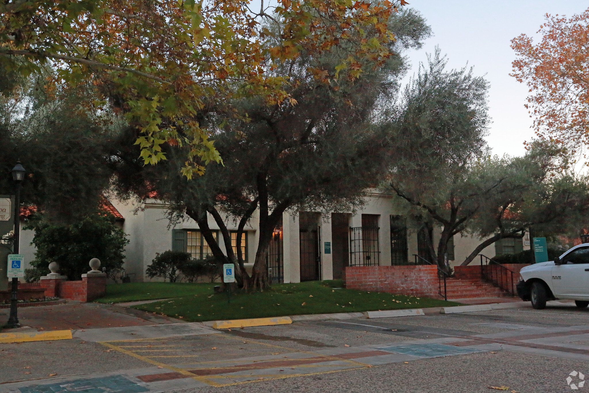 1200 N El Dorado Pl, Tucson, AZ for sale Primary Photo- Image 1 of 4