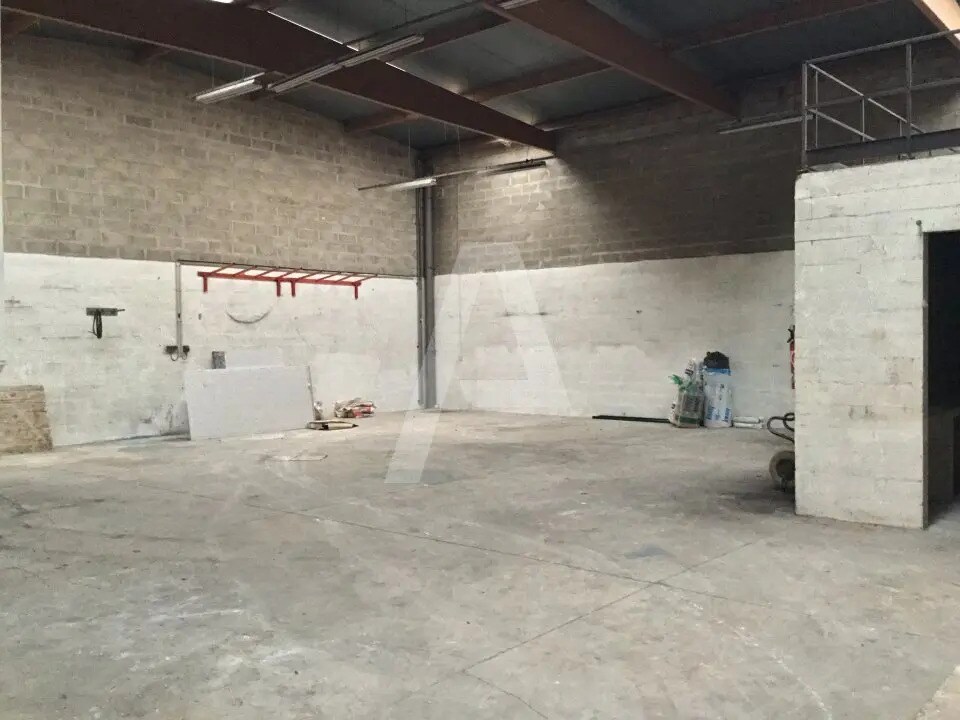 Flex in Émerainville for lease Interior Photo- Image 1 of 6