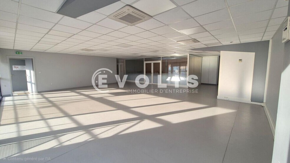 Office in Chelles for lease - Interior Photo - Image 2 of 7