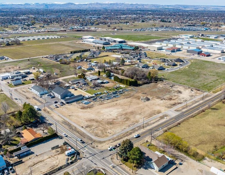 245 N Happy Valley Rd, Nampa, ID à vendre - Photo du bâtiment - Image 3 de 9