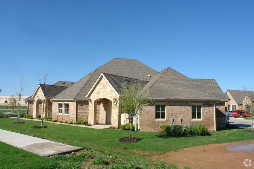 8305 Whitley Rd, Watauga, TX à vendre - Photo du bâtiment - Image 3 de 14