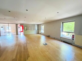 Plus de détails pour Avenue Joseph Kessel, Voisins-le-Bretonneux - Bureau à vendre