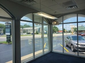 430 S Glenstone Ave, Springfield, MO for lease Interior Photo- Image 2 of 9