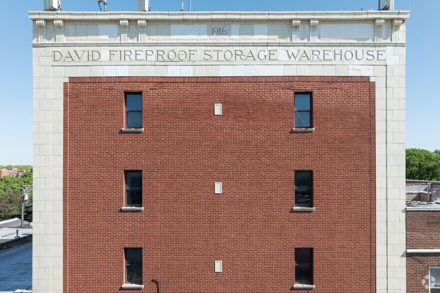 3240 W Lawrence Ave, Chicago, IL à louer - Photo du bâtiment - Image 3 de 13