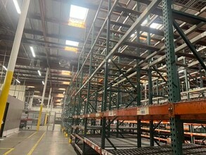 909 E 236th St, Carson, CA for lease Interior Photo- Image 2 of 3