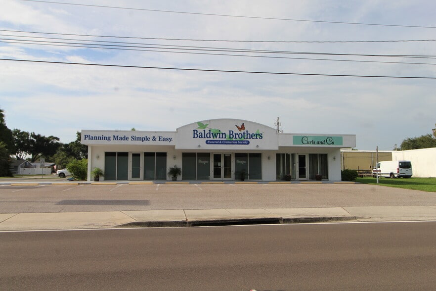 4609 Bee Ridge Rd, Sarasota, FL for sale - Building Photo - Image 1 of 7