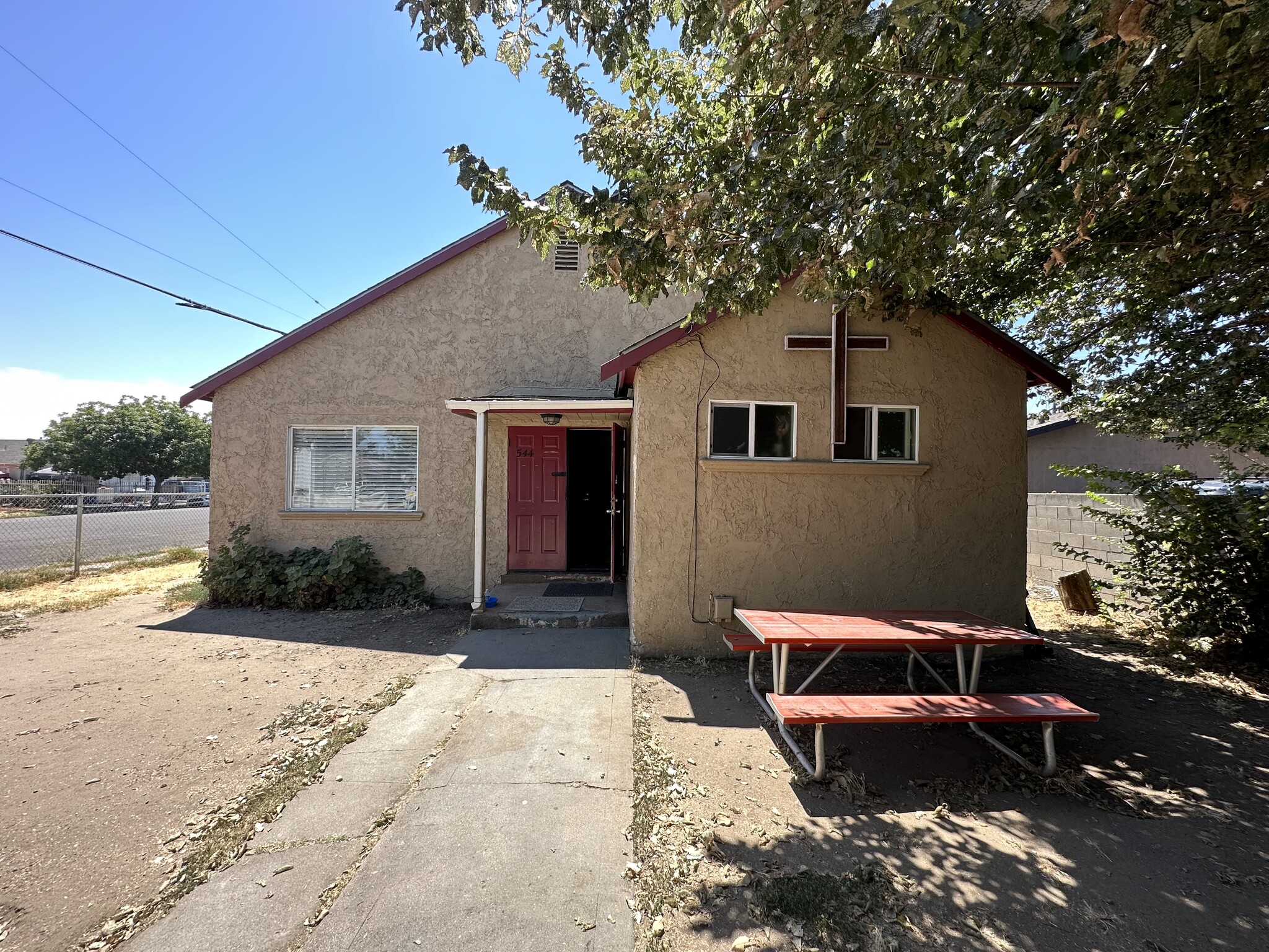 544 E Clay St, Stockton, CA à vendre Photo du bâtiment- Image 1 de 1