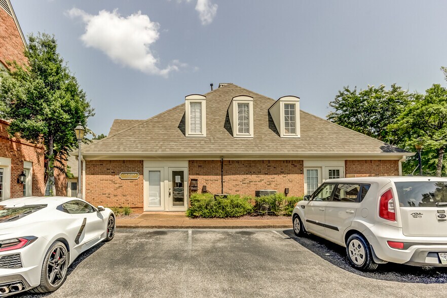 1926 Exeter Rd, Germantown, TN à vendre - Photo du bâtiment - Image 2 de 13
