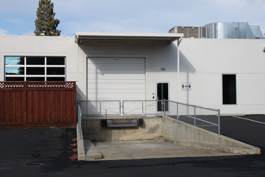 303 Ravendale Dr, Mountain View, CA à louer - Photo du bâtiment - Image 2 de 17