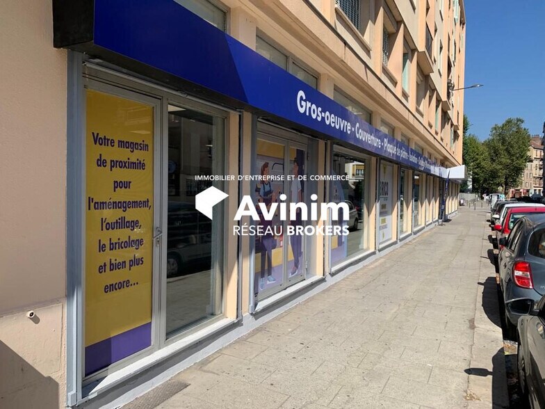 Retail in Grenoble for lease - Building Photo - Image 2 of 8