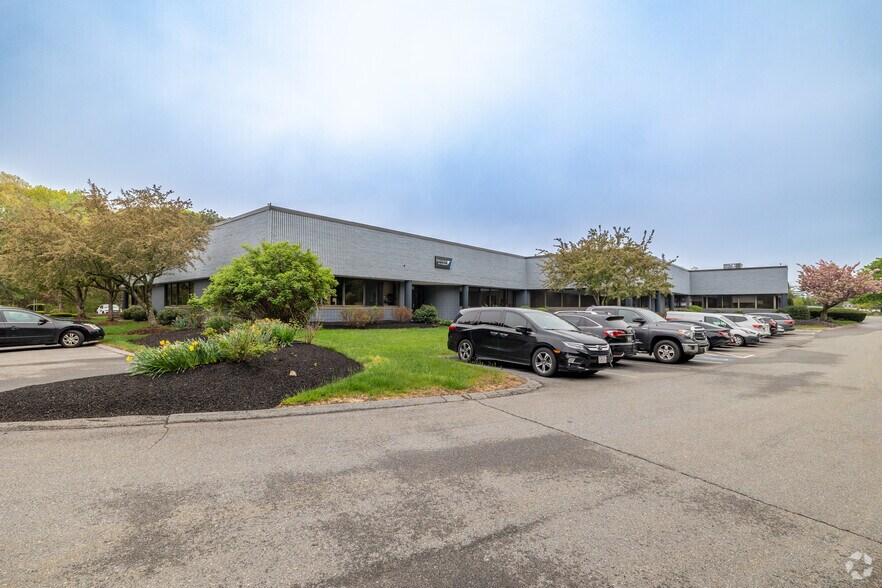 10 Commerce Way, Norton, MA à louer - Photo du bâtiment - Image 3 de 9