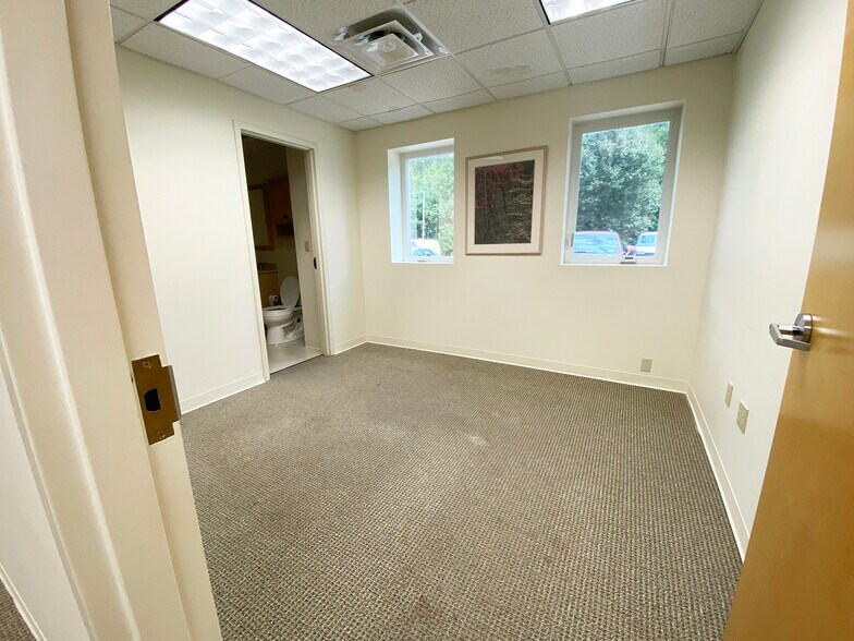 21 Northwestern Dr, Salem, NH à louer - Photo intérieure - Image 3 de 7