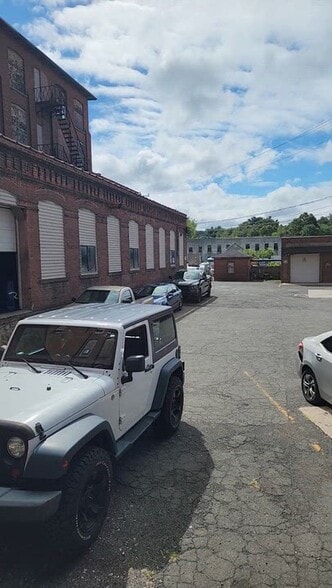 1669 Thomaston Ave, Waterbury, CT for lease - Commercial Listing Video - Image 2 of 14