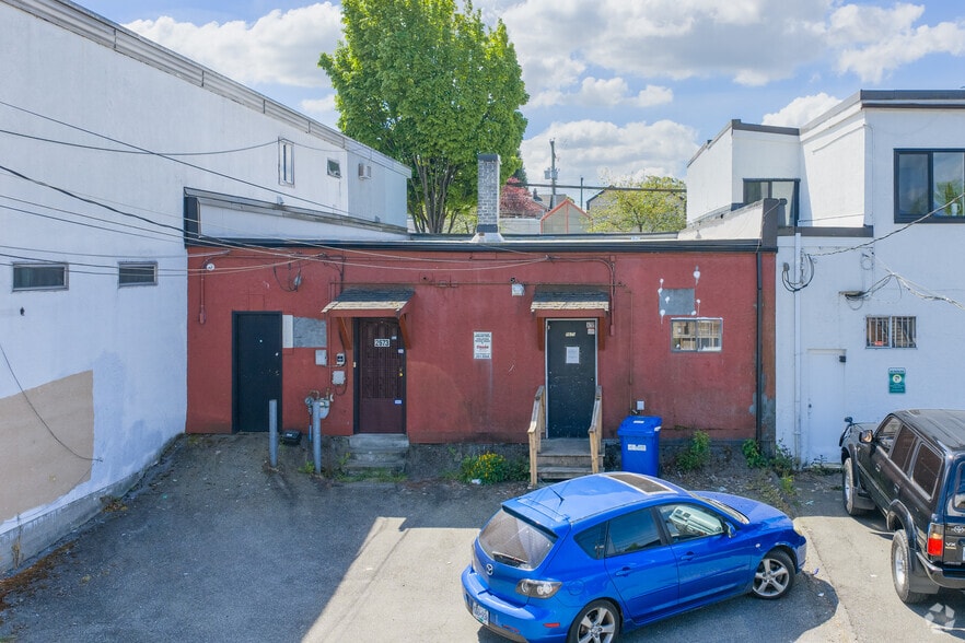 2671-2673 E Hastings St, Vancouver, BC à louer - Photo du bâtiment - Image 2 de 3