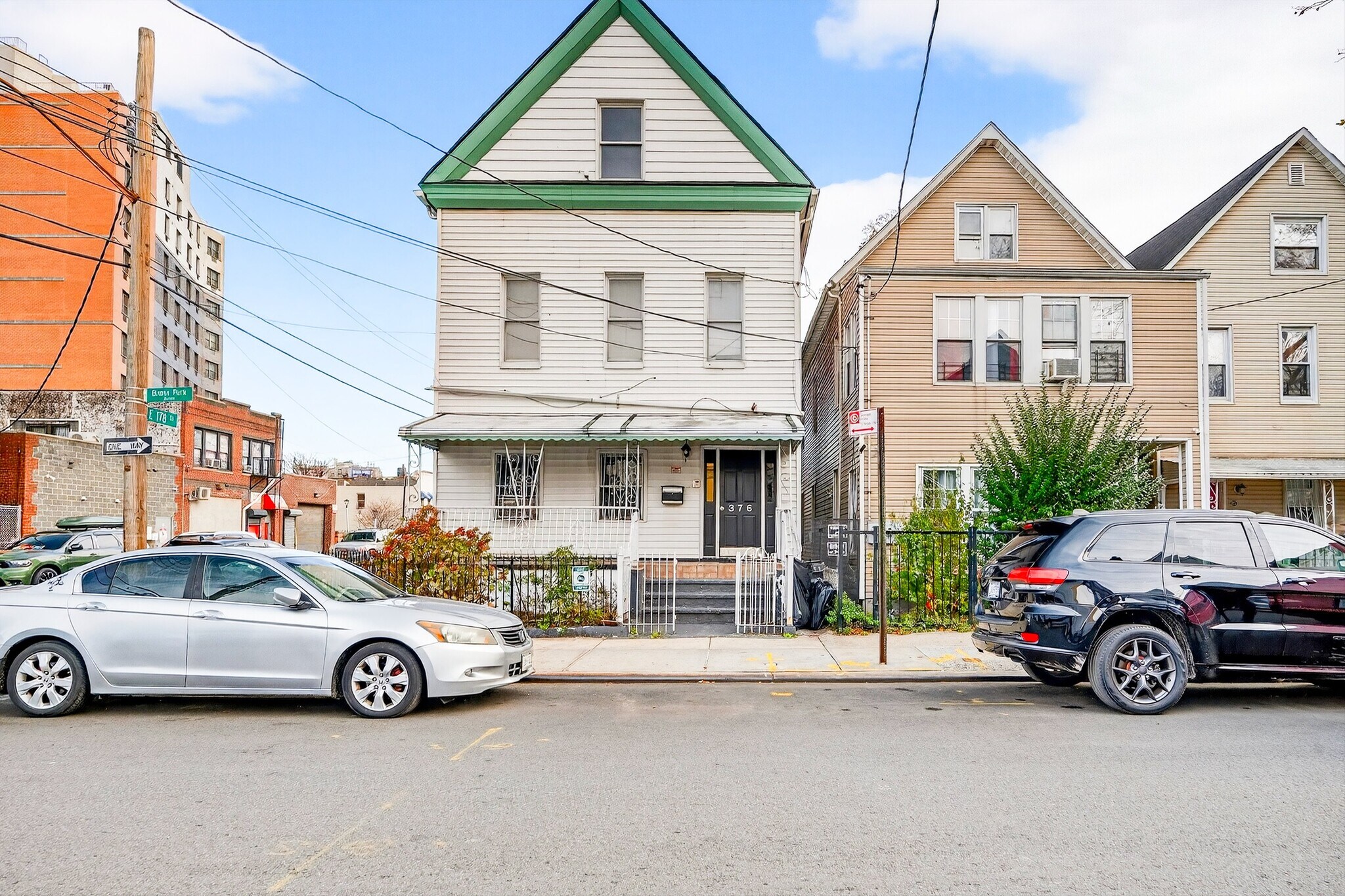 376 Bronx Park Ave, Bronx, NY for sale Primary Photo- Image 1 of 64