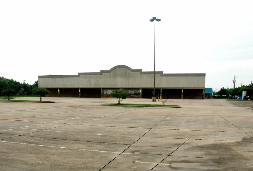 2311 Strawberry Rd, Pasadena, TX for sale - Primary Photo - Image 1 of 11